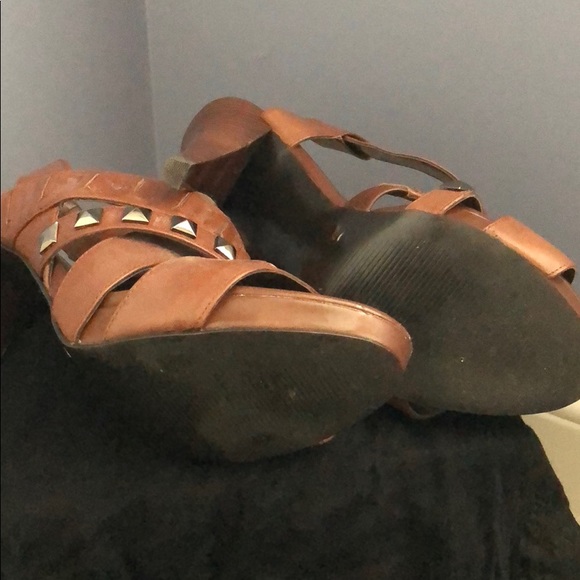 Bcbg brown sandal. - Picture 3 of 5
